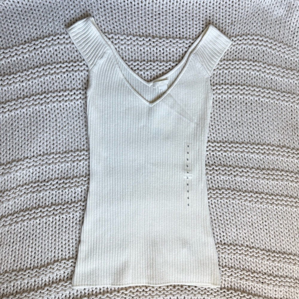 NWT H&M V-Neck Ribbed Knit Sweater Tank Size Small